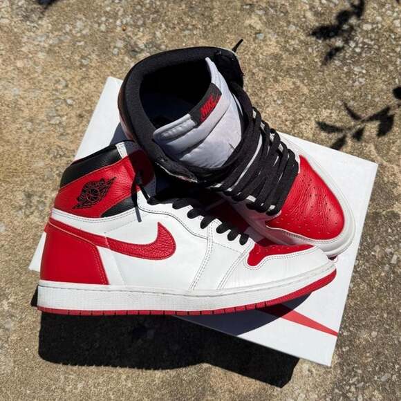 Jordan Other - Nike Air Jordan 1 Retro High OG Heritage US 11